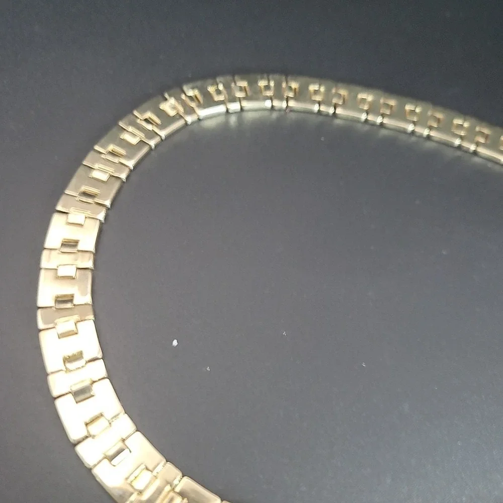 Vintage Crown Trifari Gold Brick Link Choker Necklace 15‎ Inch Old Money